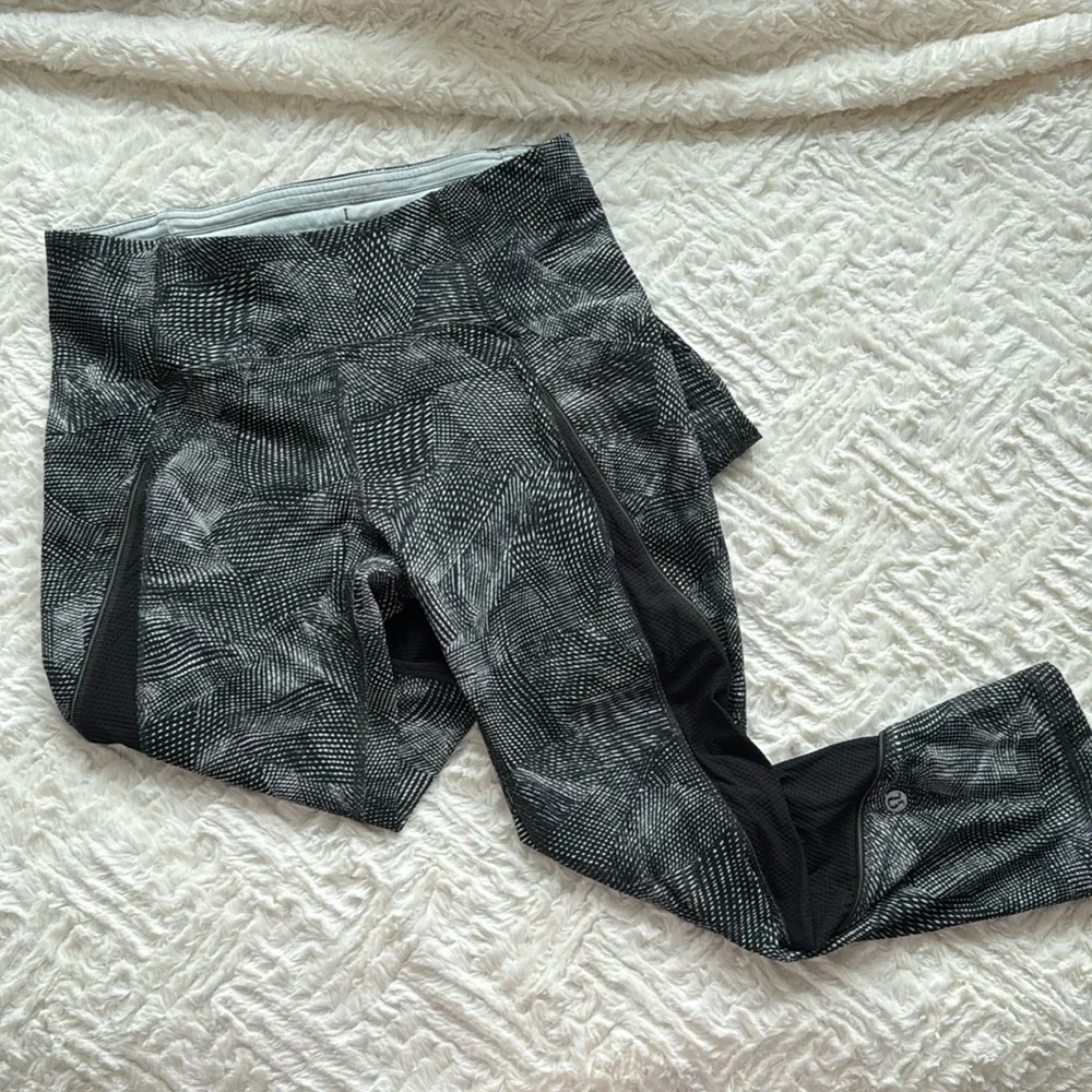 Lululemon | Size 6 | Run Off Route Mid- Rise Crop 21” Velocity Mesh Leggings